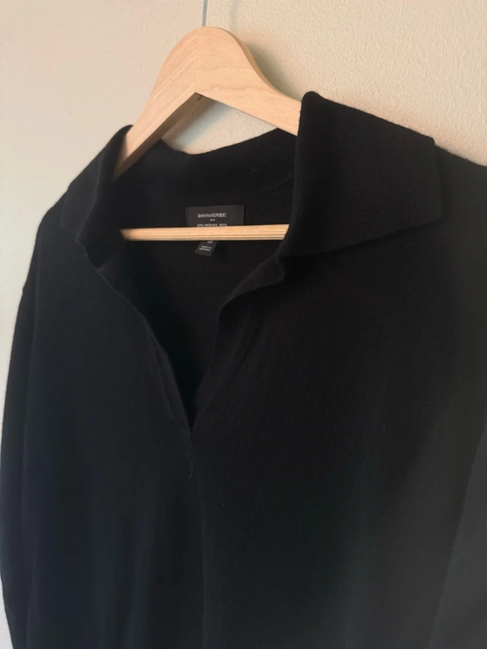 Banana Republic Merino Wool Johnny Collar Sweater Black Lightweight Knit M